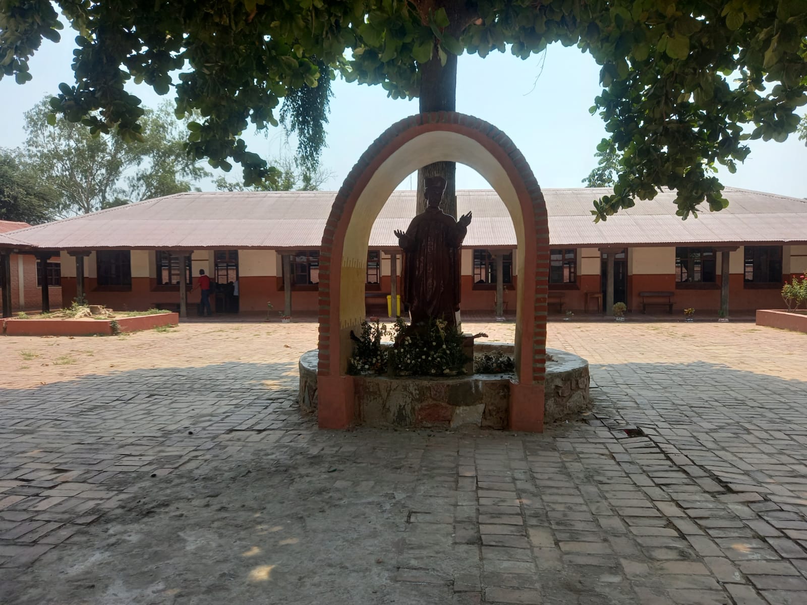 ESTATUA DE SAN ENRIQUE DE OSSÓ
